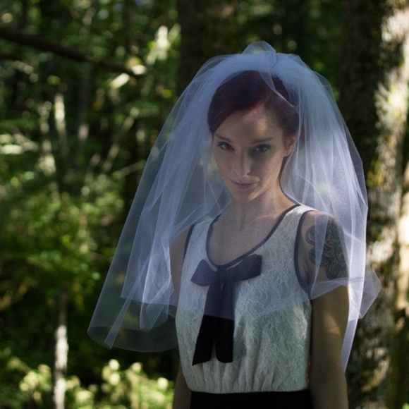 NWT Fingertip Wedding Veil w Blusher White Ivory - Picture 3 of 3